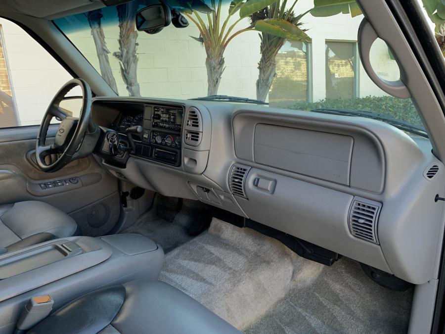 Торпедо Chevrolet Tahoe Limited (GMT840) 2000 года  (фото 102 из 233)